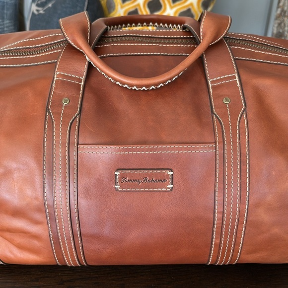 Tommy Bahama 20” Leather Duffel Bag VG Condition - Picture 2 of 7